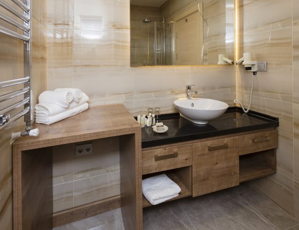 5-Penthouse-suite-bathroom